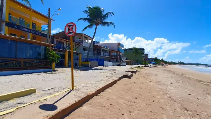 Acomodações acessíveis em Maragogi Vista panorâmica de pousadas baratas em Maragogi à beira-mar