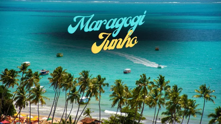 Vista panor&acirc;mica de Maragogi em junho com mar cristalino e c&eacute;u azul