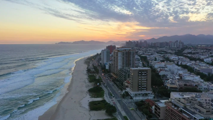 Qual praia da Barra da Tijuca escolher para fam&iacute;lia, surf ou descanso?