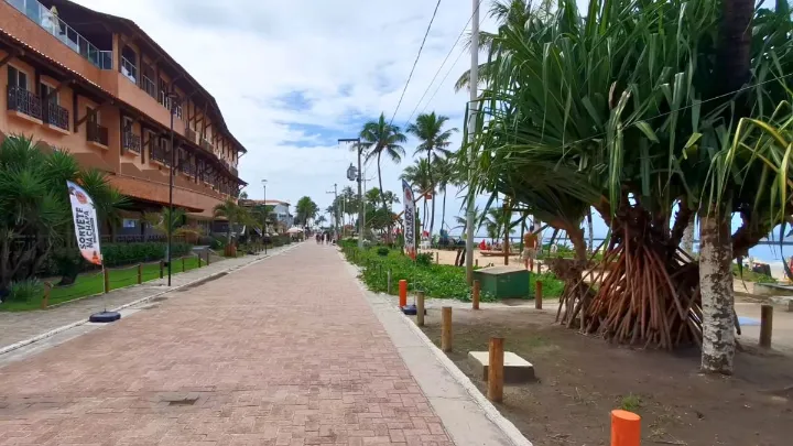 Vale a pena se hospedar na Praia do Franc&ecirc;s? Pr&oacute;s, contras e perfil ideal